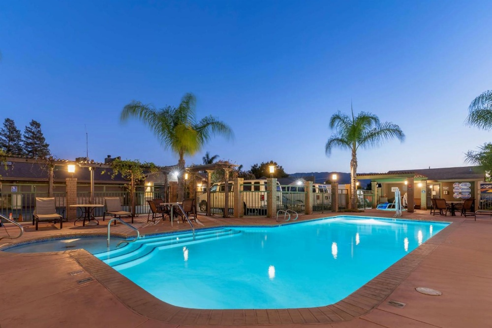 Best Western Plus Forest Park Inn